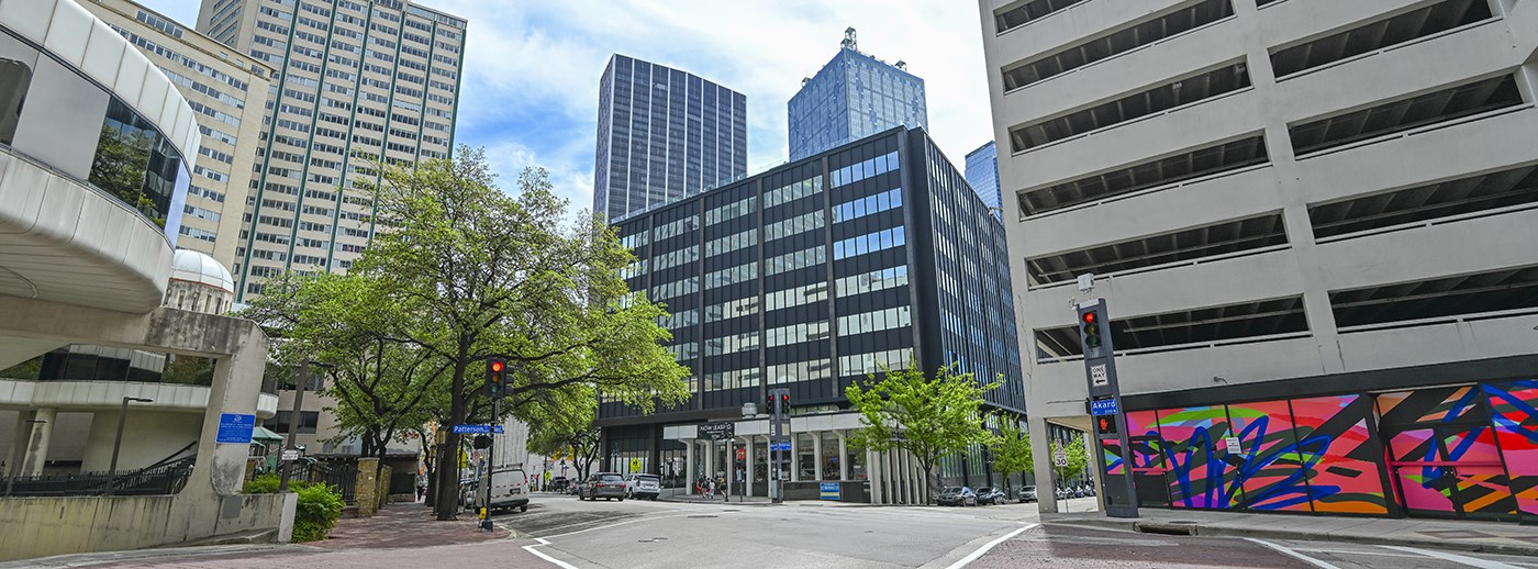411 N Akard